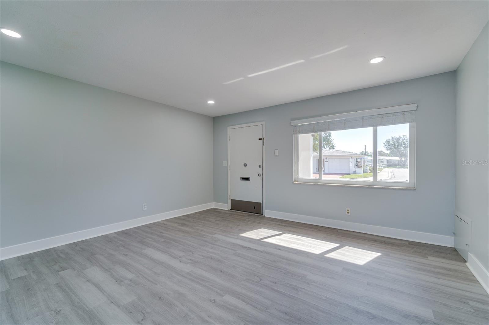 Image 7 of 61 For 4185 96th Terrace N 2