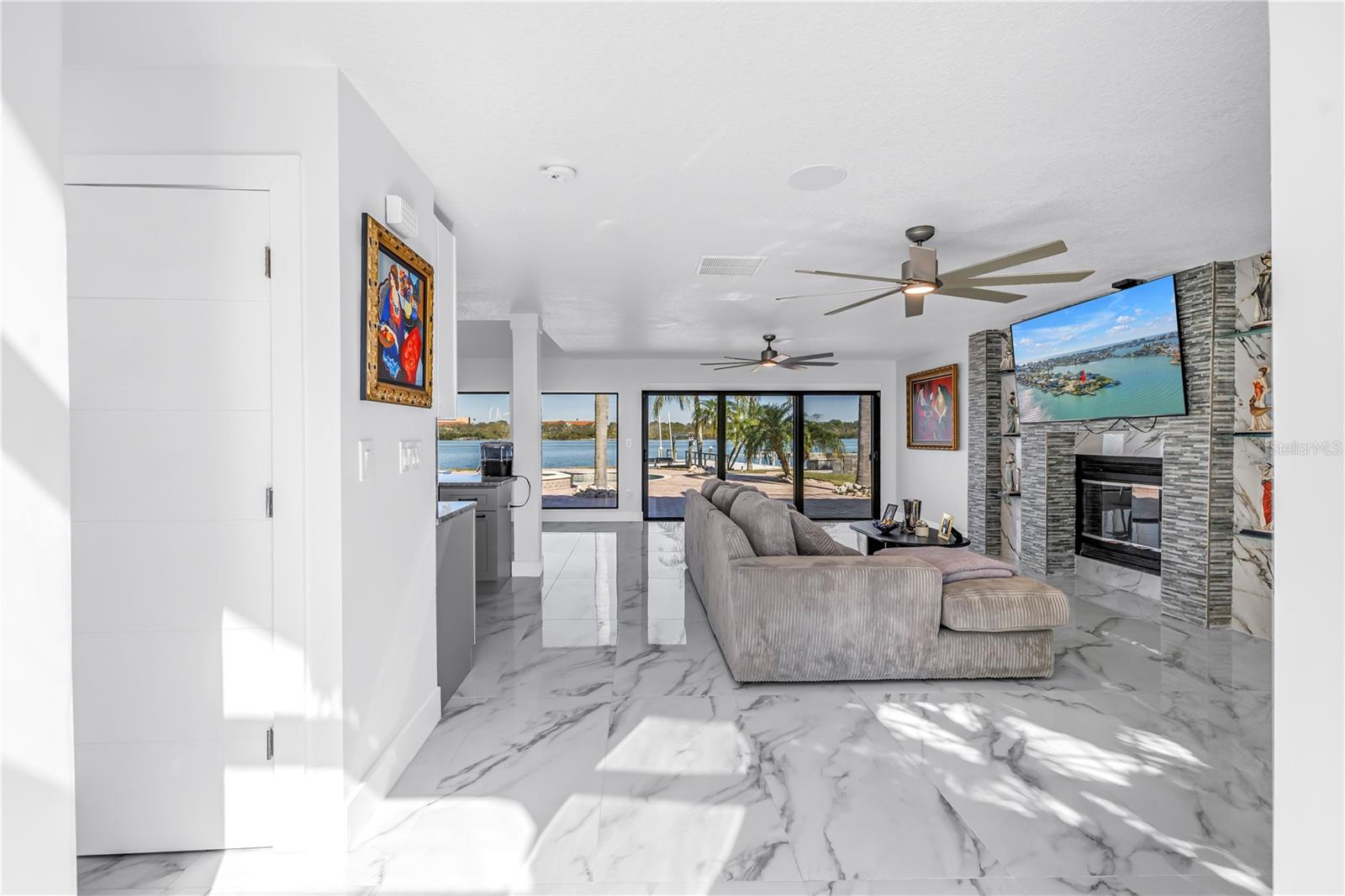 Image 11 of 100 For 583 Crystal Drive