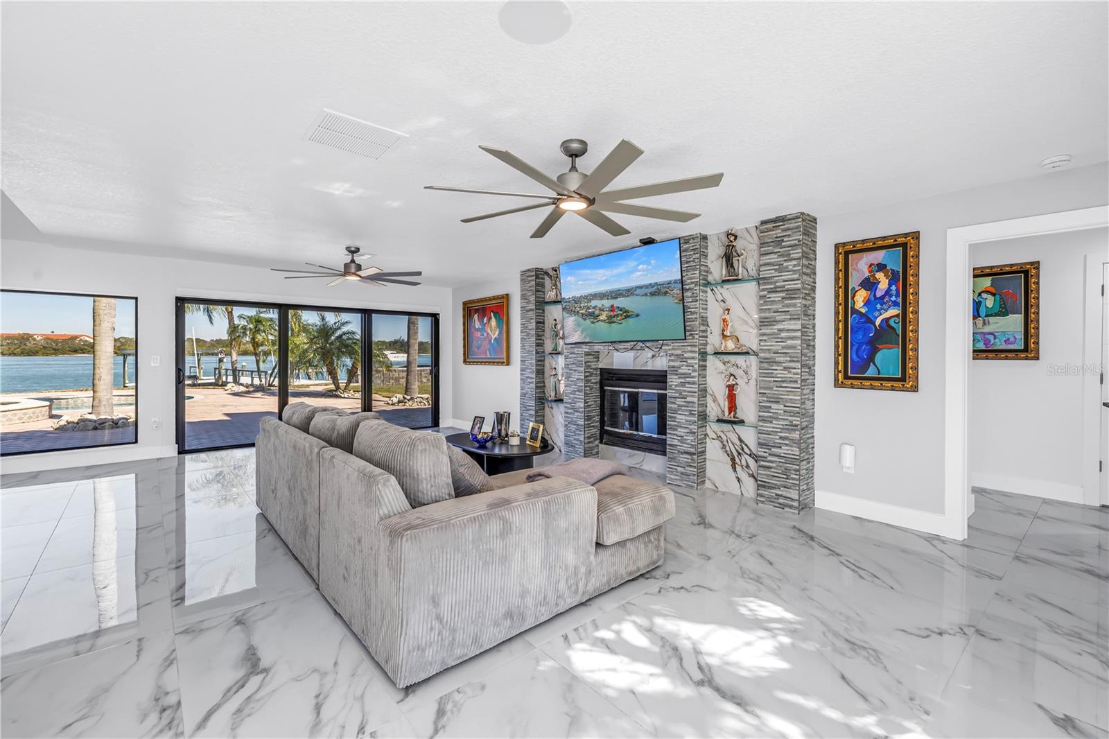 Image 14 of 100 For 583 Crystal Drive