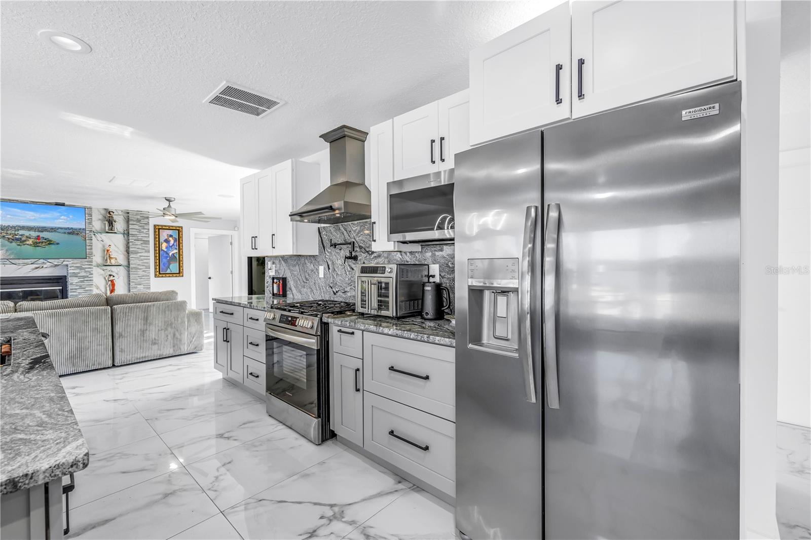 Image 22 of 100 For 583 Crystal Drive