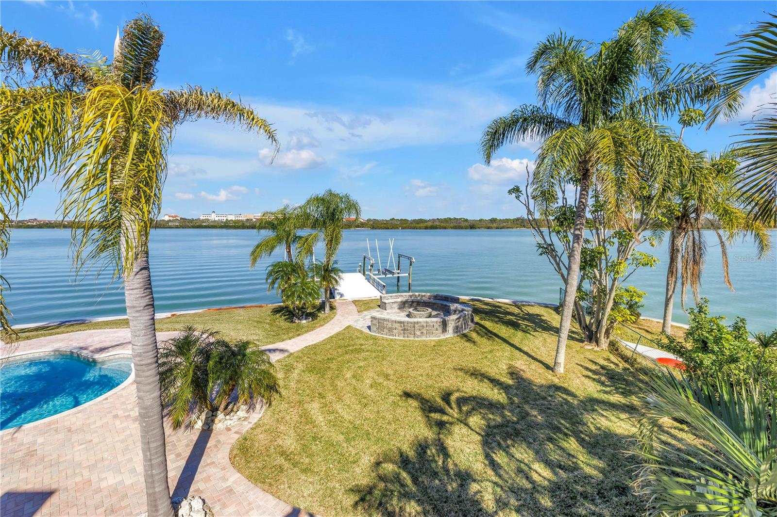 Image 5 of 100 For 583 Crystal Drive