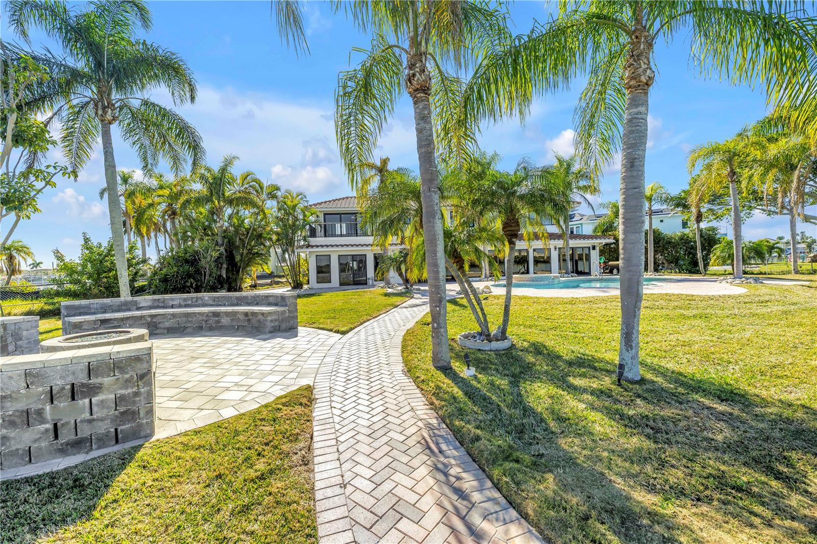 Image 7 of 100 For 583 Crystal Drive