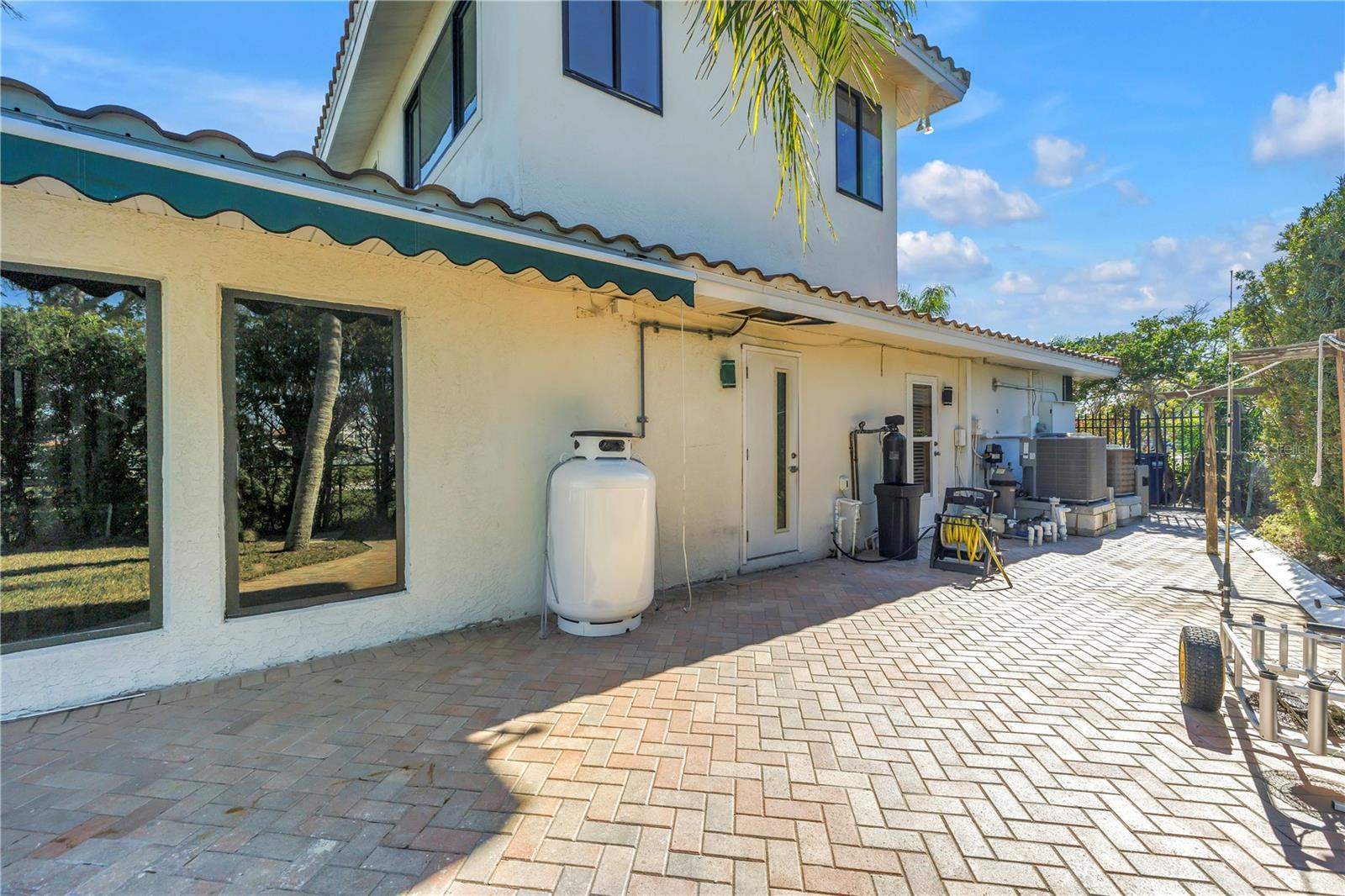 Image 77 of 100 For 583 Crystal Drive