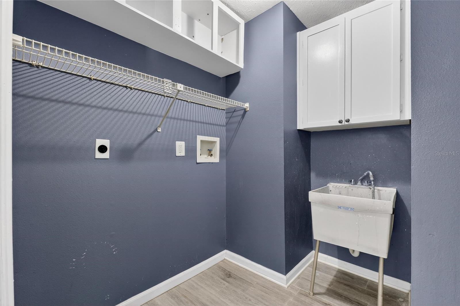 Image 38 of 91 For 7906 Bahama Avenue