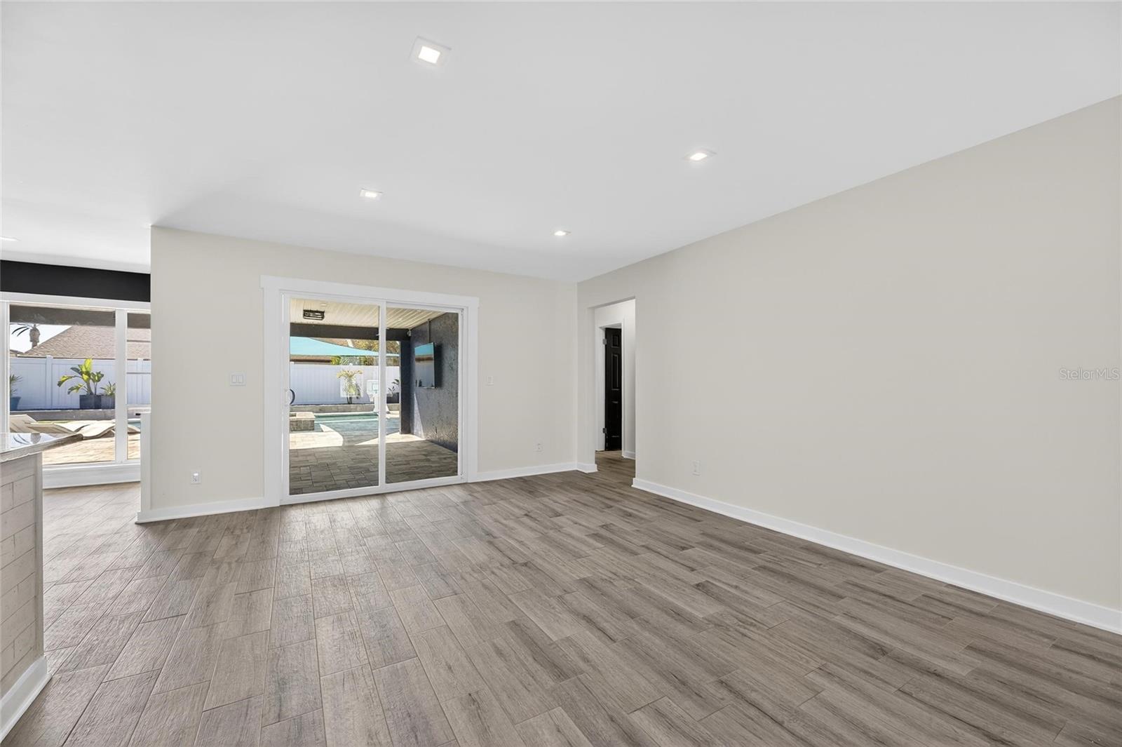 Image 41 of 91 For 7906 Bahama Avenue