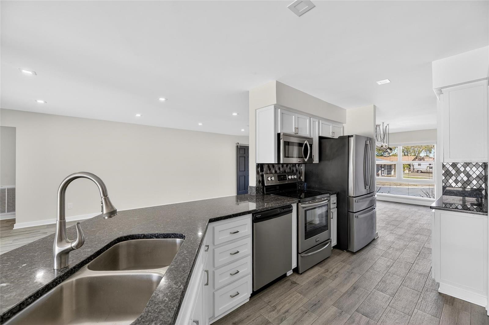 Image 49 of 91 For 7906 Bahama Avenue