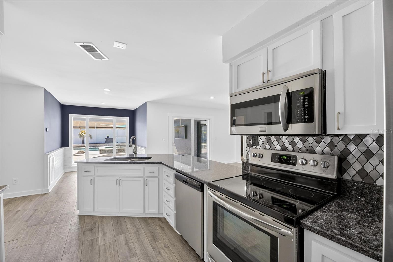 Image 52 of 91 For 7906 Bahama Avenue