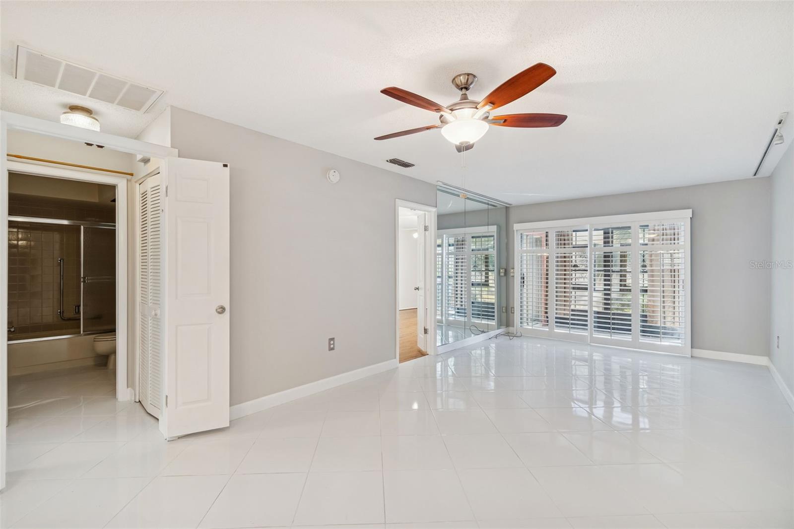 Image 12 of 76 For 11317 Versailles Lane 5