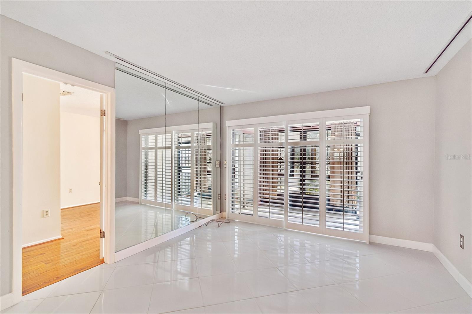 Image 13 of 76 For 11317 Versailles Lane 5