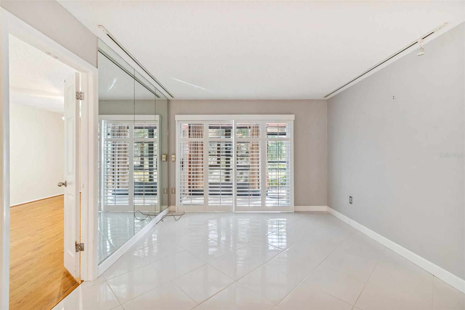 Image 14 of 76 For 11317 Versailles Lane 5