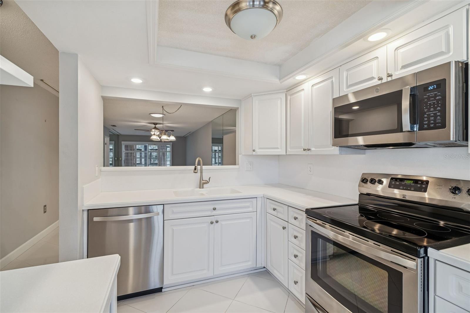 Image 30 of 76 For 11317 Versailles Lane 5