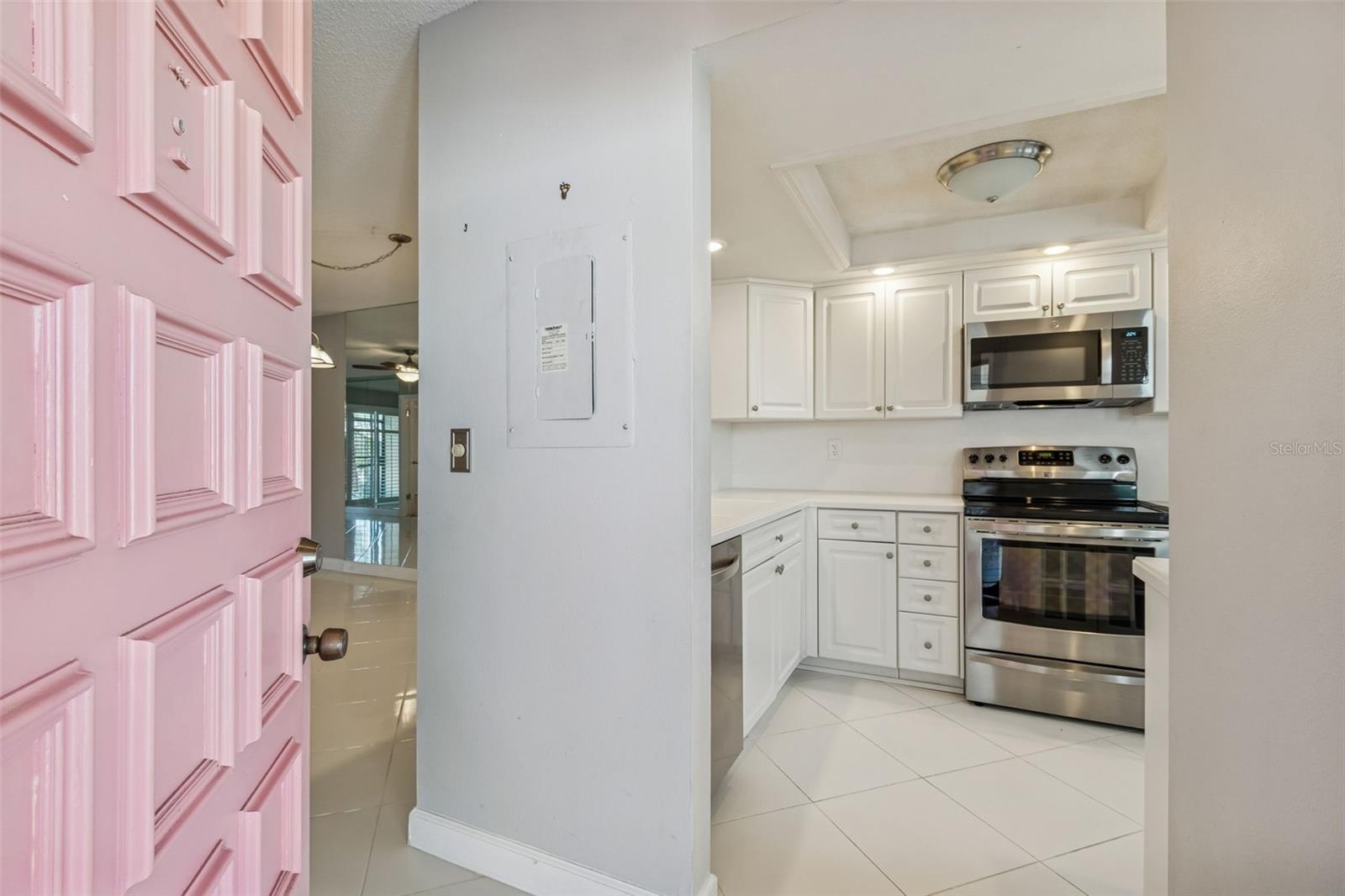 Image 7 of 76 For 11317 Versailles Lane 5