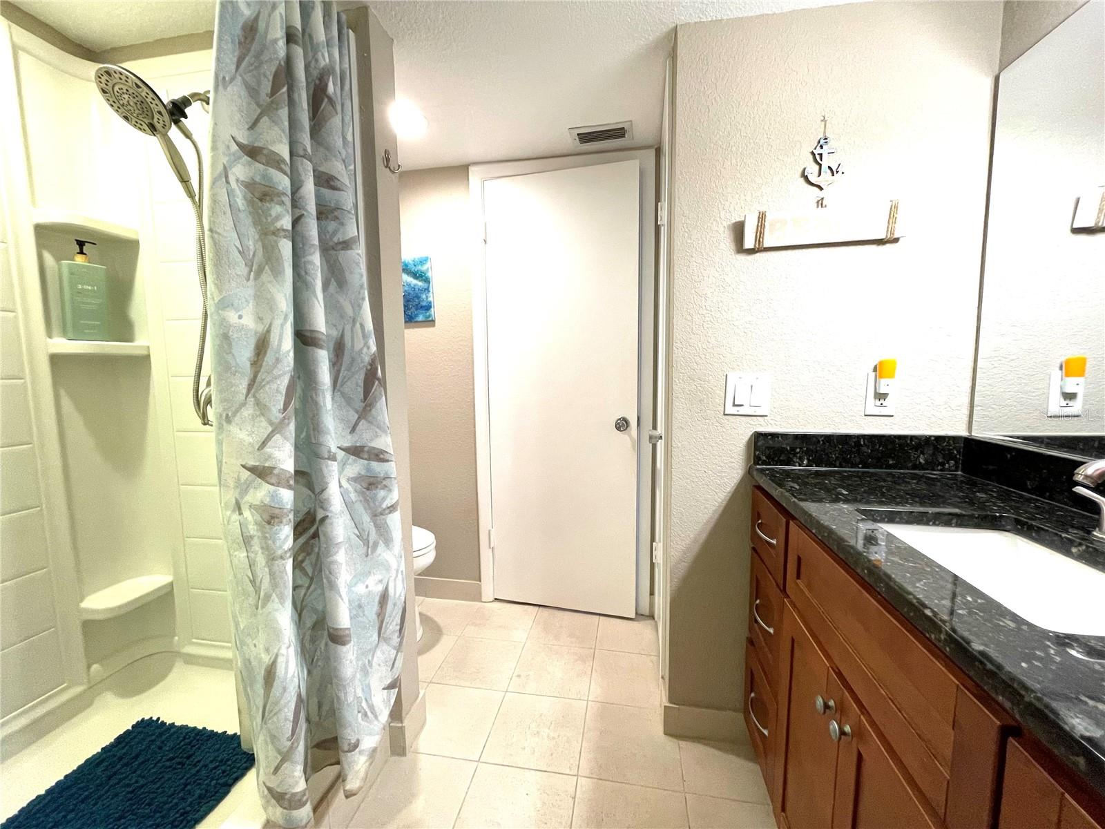 Image 13 of 25 For 920 Virginia Street 303