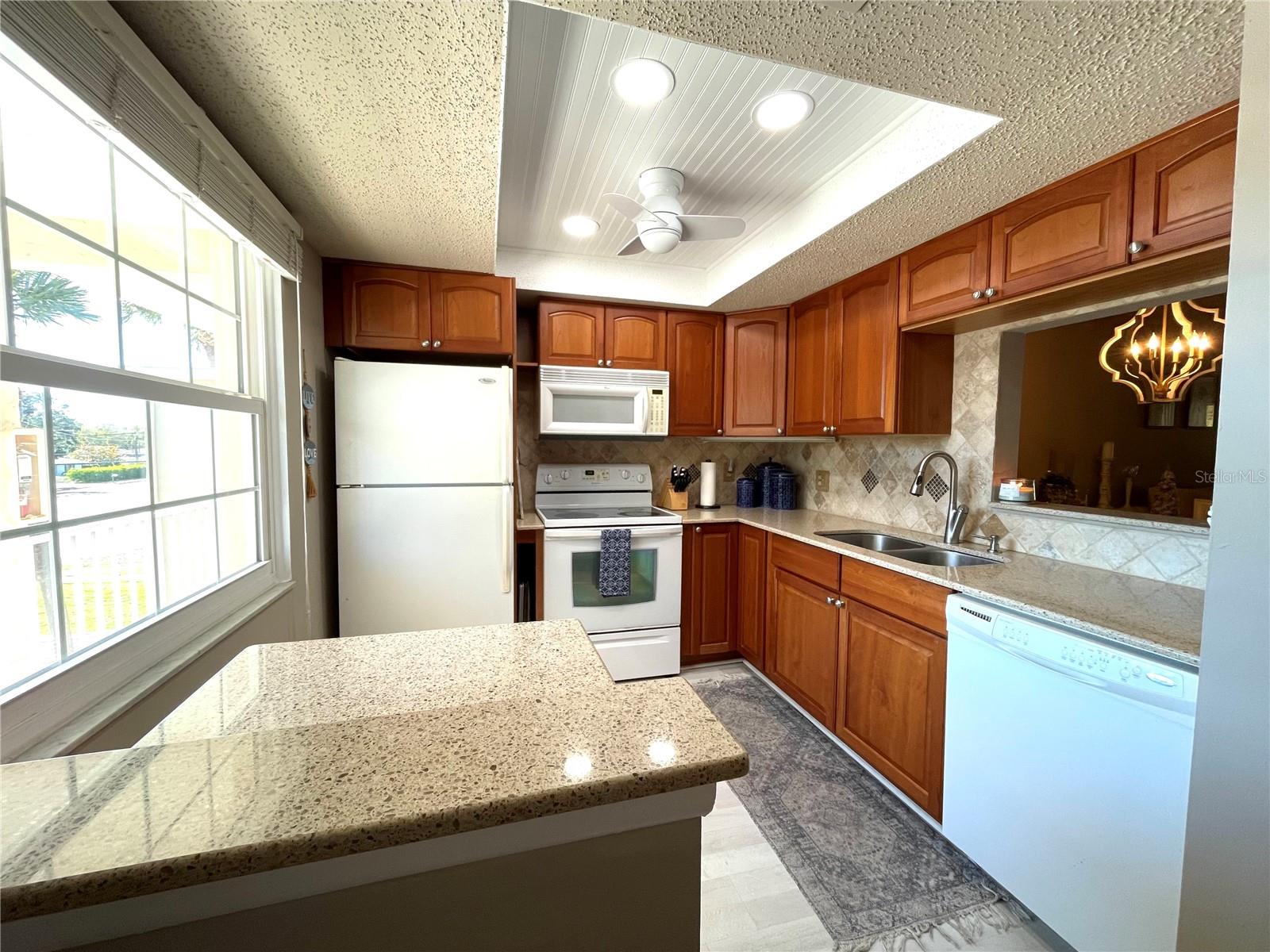 Image 3 of 25 For 920 Virginia Street 303