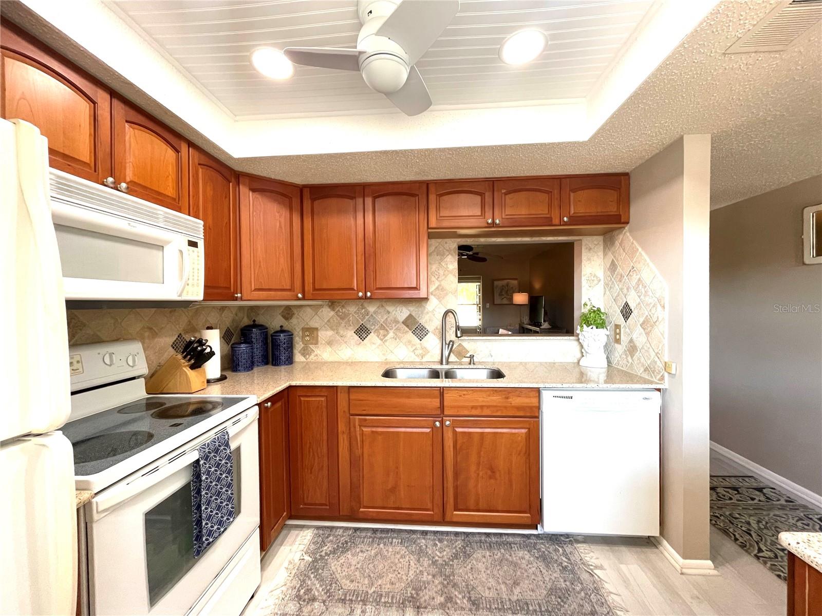 Image 4 of 25 For 920 Virginia Street 303