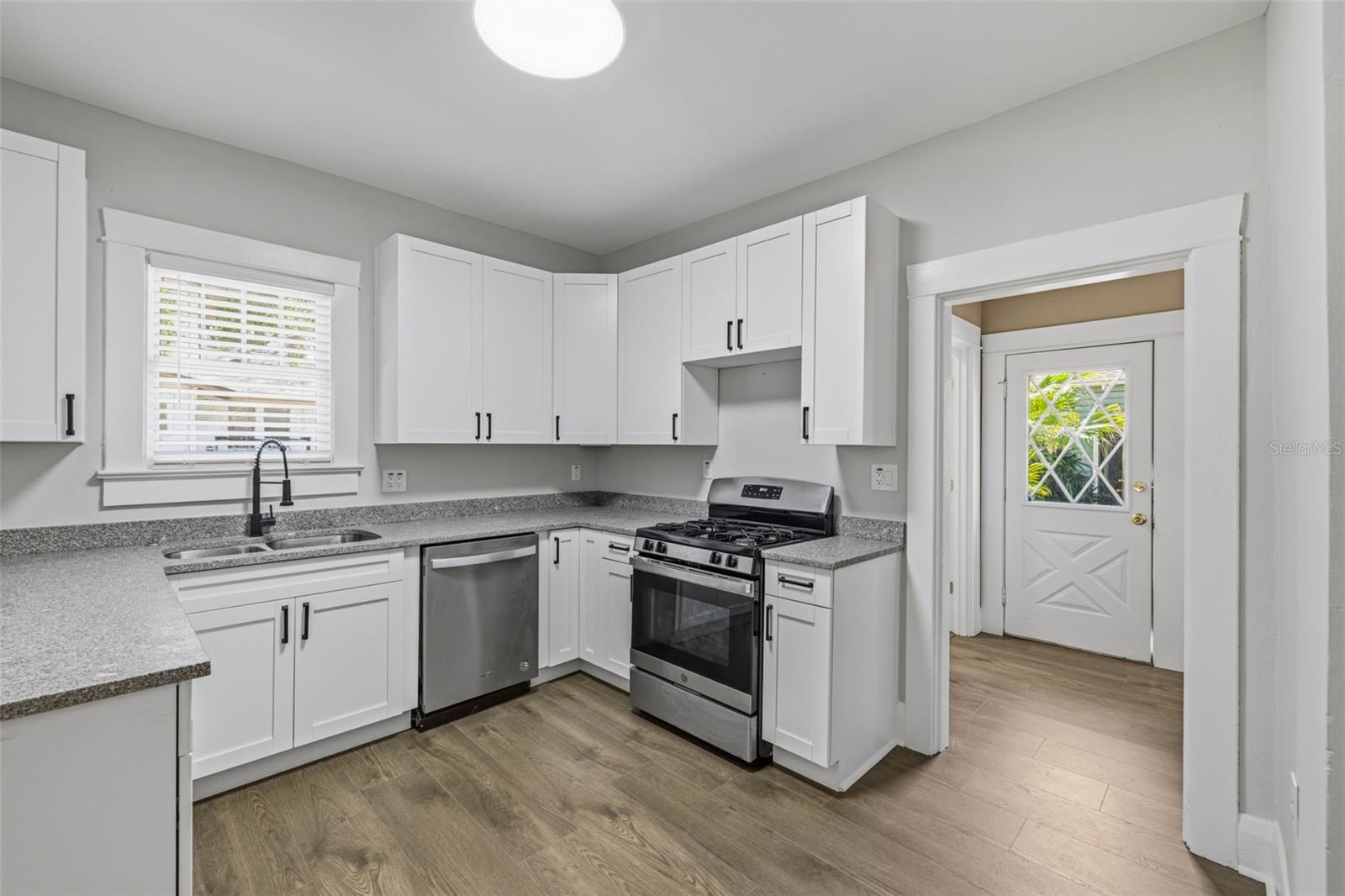 Image 11 of 26 For 1029 Powhatan Avenue