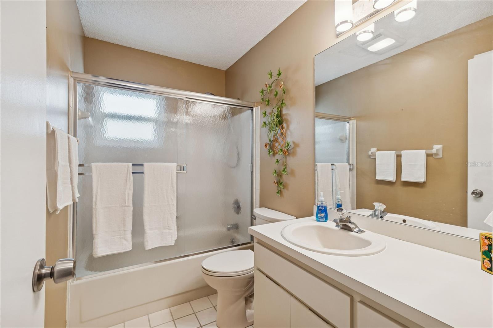 Image 20 of 46 For 11719 Alderwood Drive