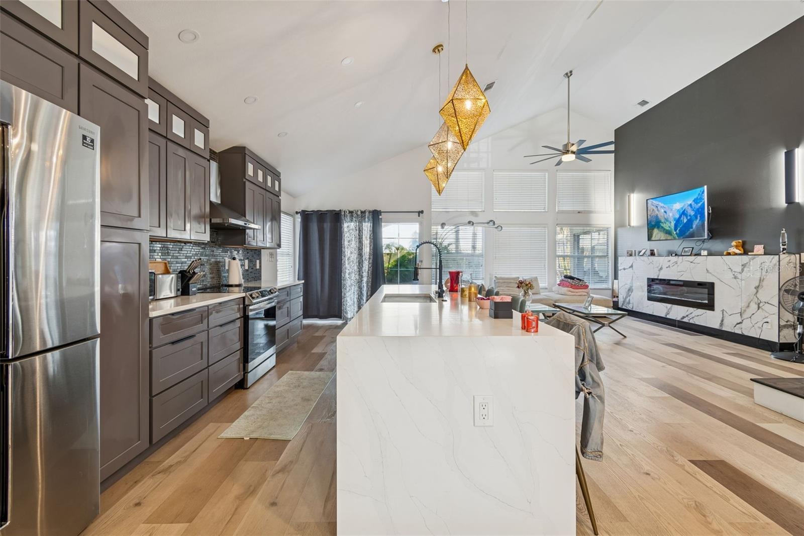 Image 22 of 75 For 14505 Thornfield Court