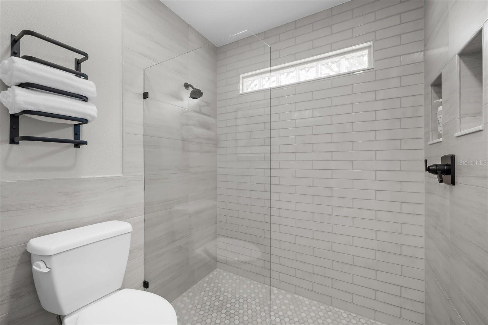 Listing photo id 17 for 344 Cascade Lane