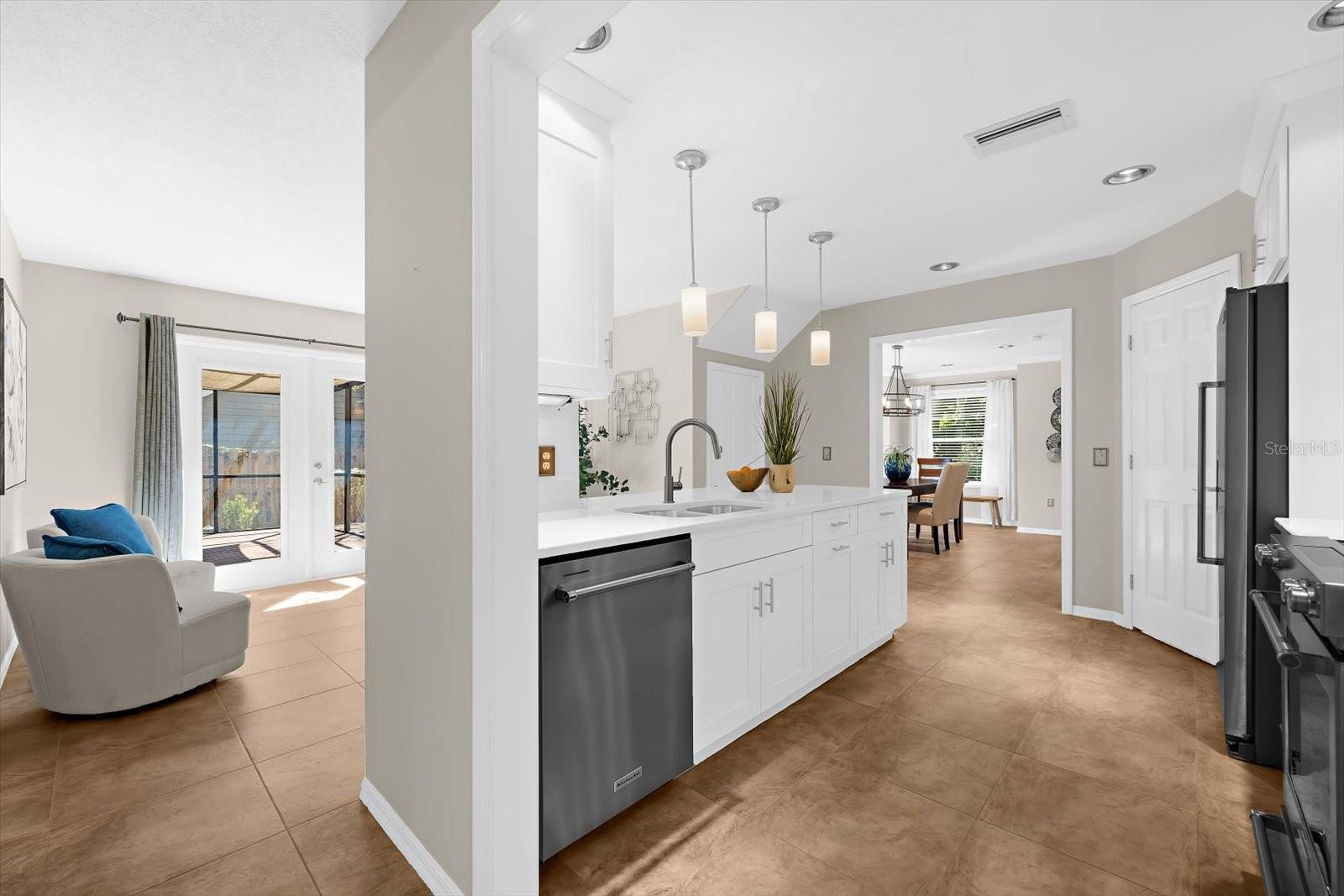 Listing photo id 19 for 344 Cascade Lane