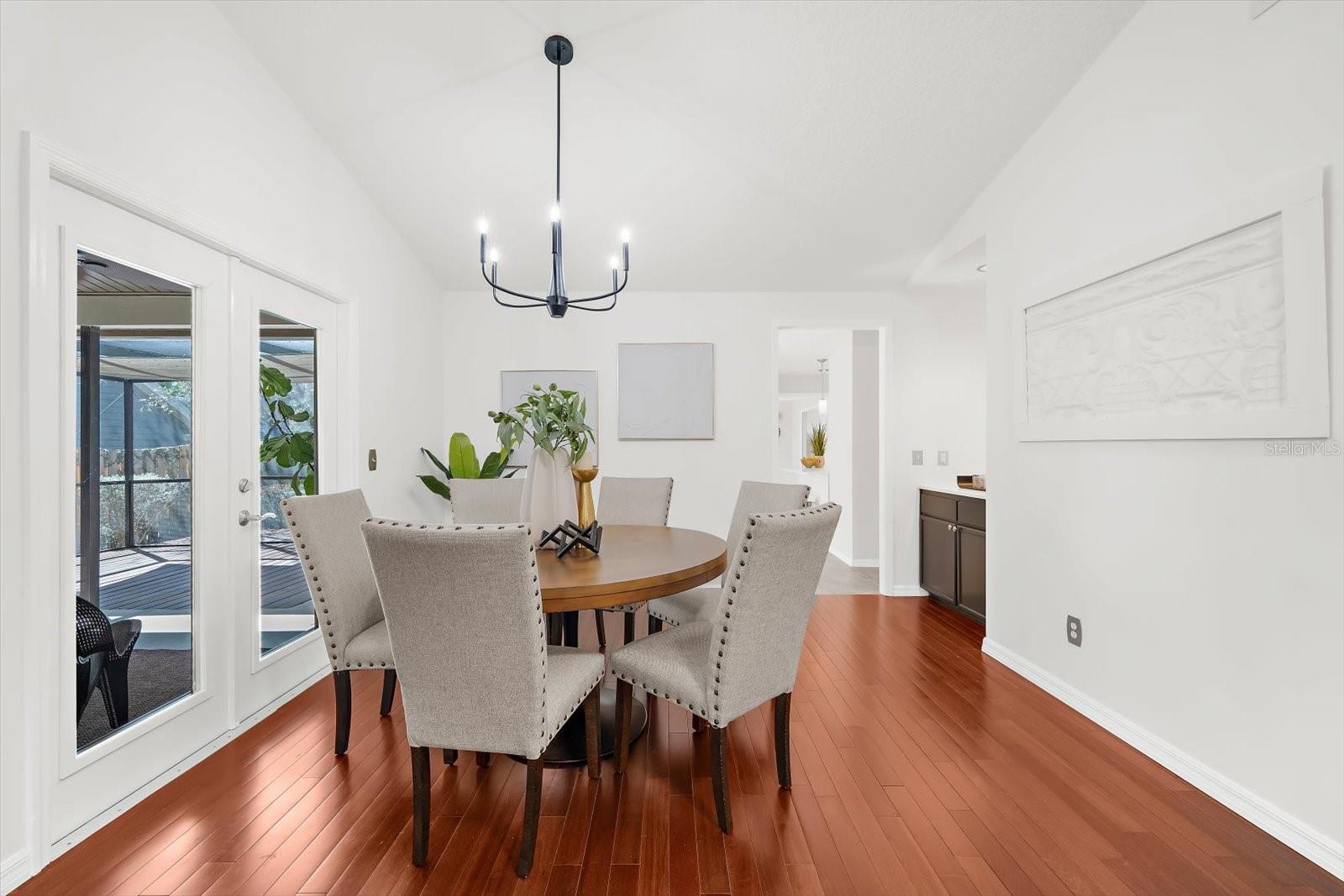 Listing photo id 4 for 344 Cascade Lane