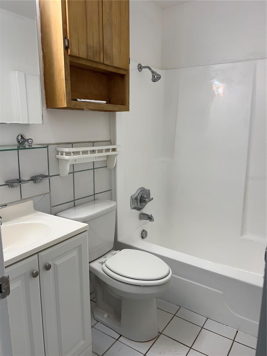 Image 11 of 17 For 5521 Bay Boulevard 202