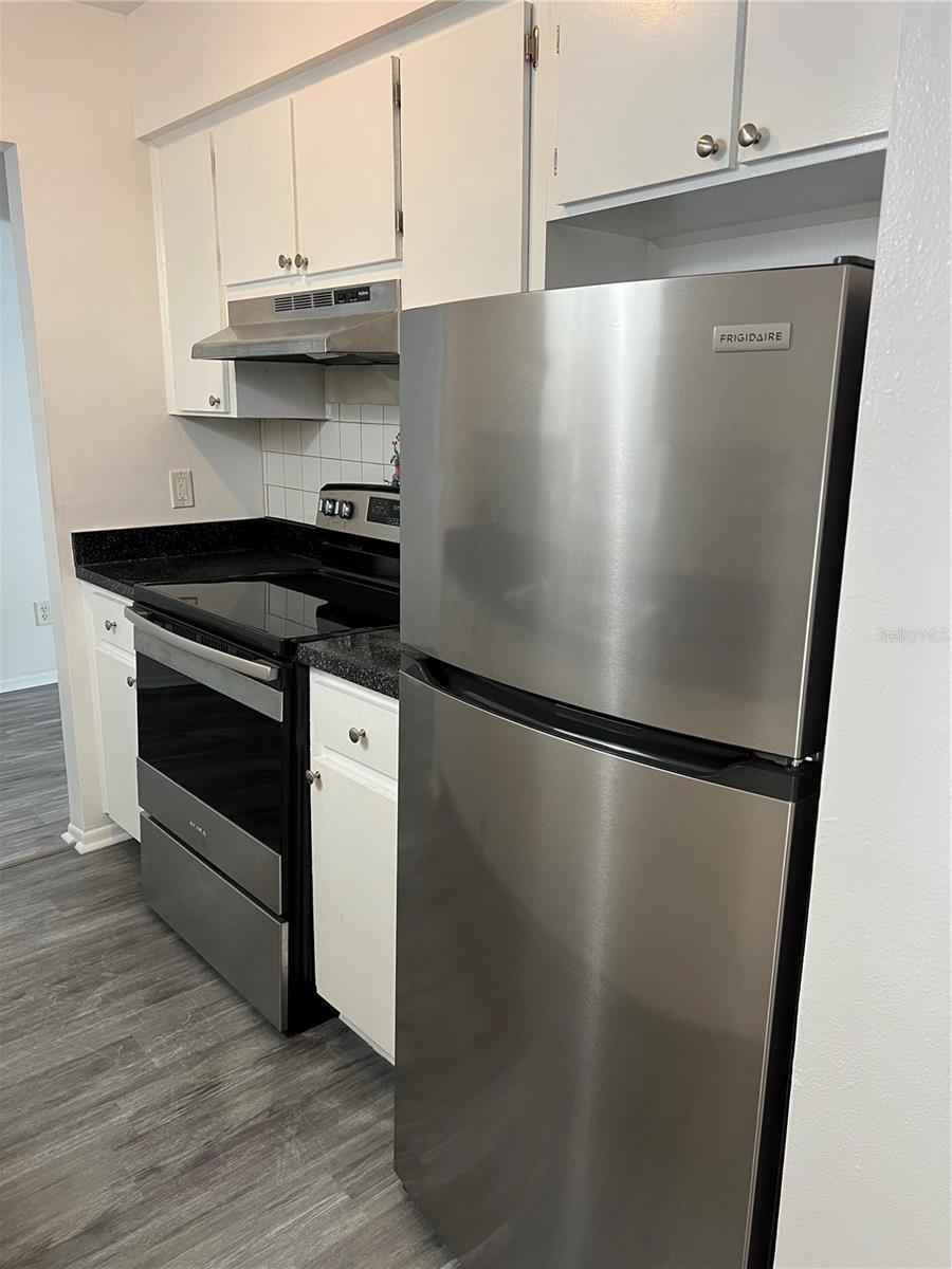 Image 6 of 17 For 5521 Bay Boulevard 202