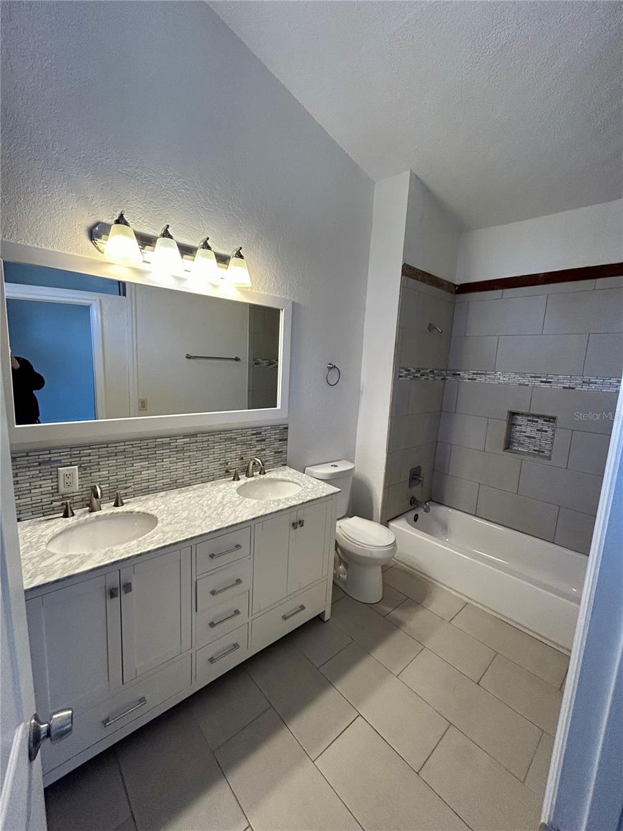 Image 13 of 23 For 18812 Carr Drive C