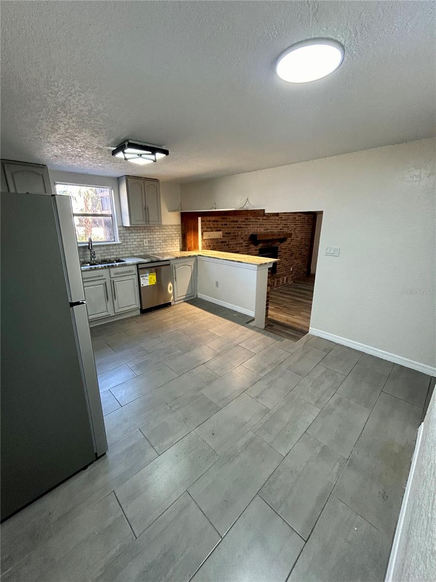 Image 7 of 23 For 18812 Carr Drive C