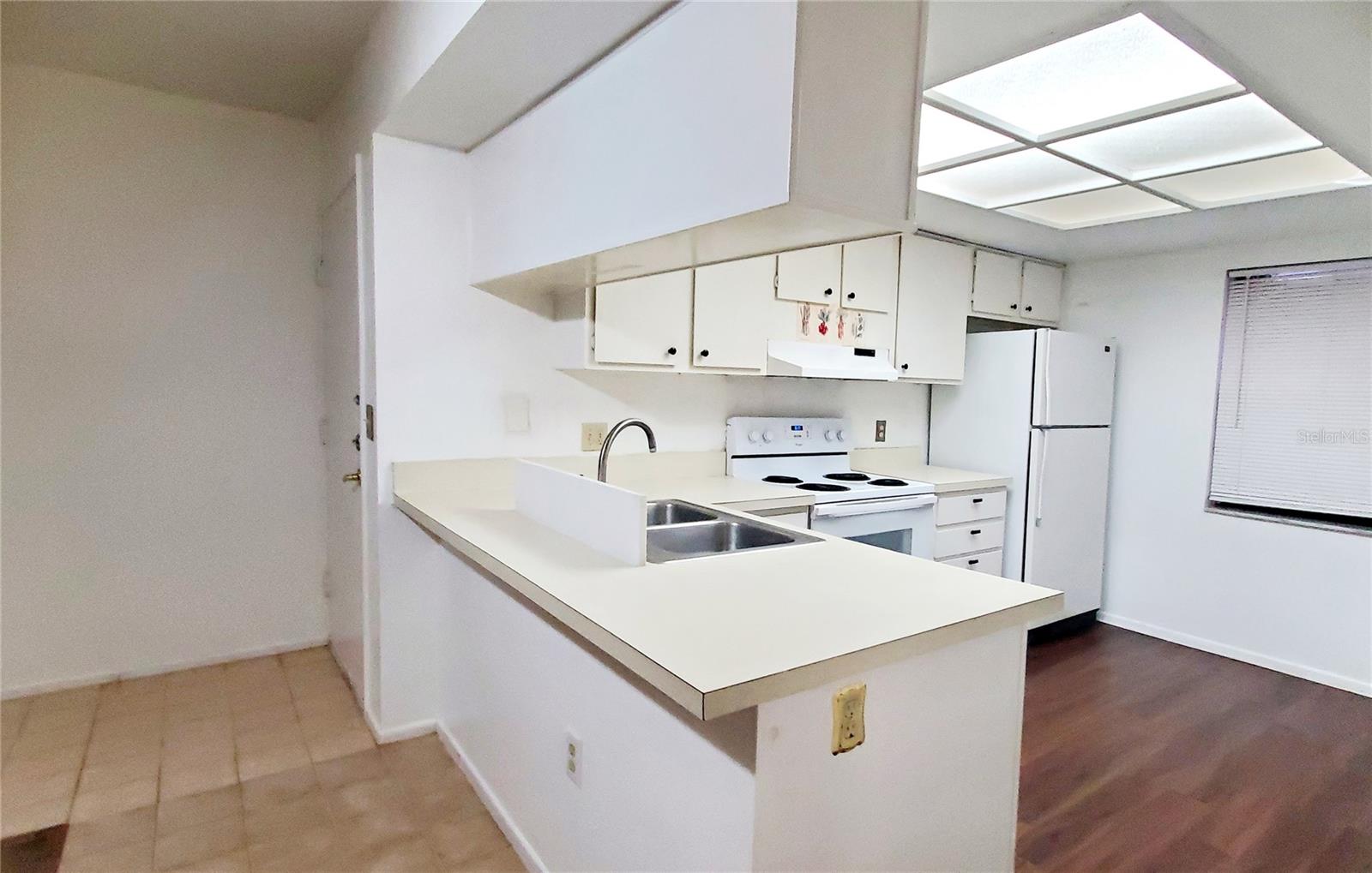 Listing photo id 4 for 103 Meadow Lane 103