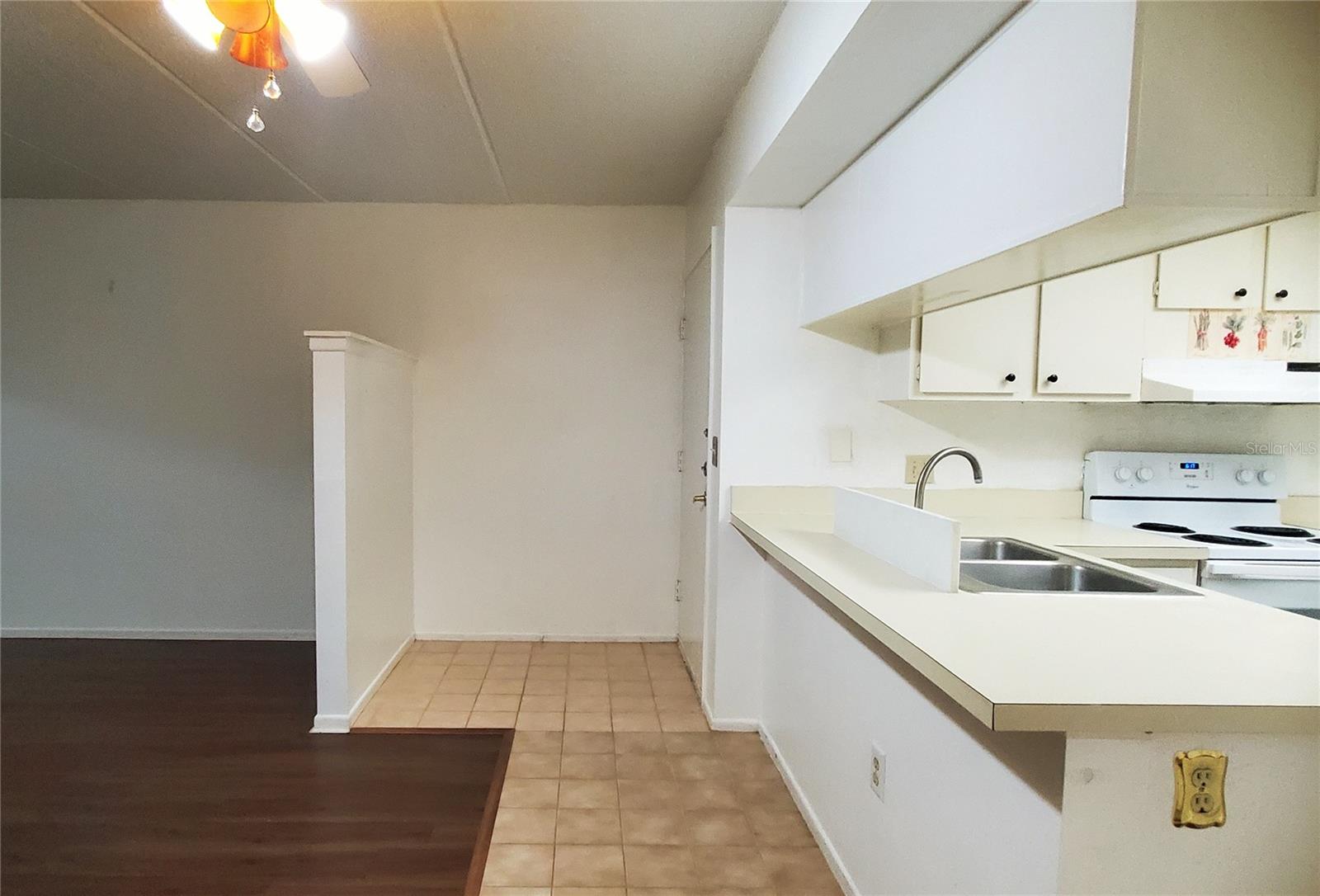 Listing photo id 5 for 103 Meadow Lane 103