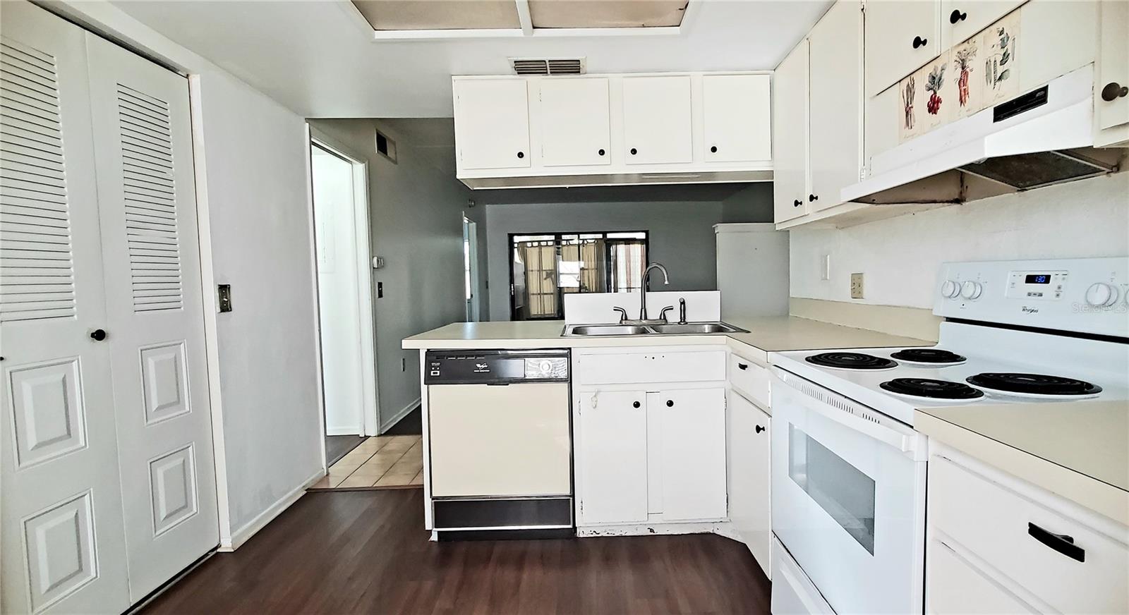 Listing photo id 7 for 103 Meadow Lane 103