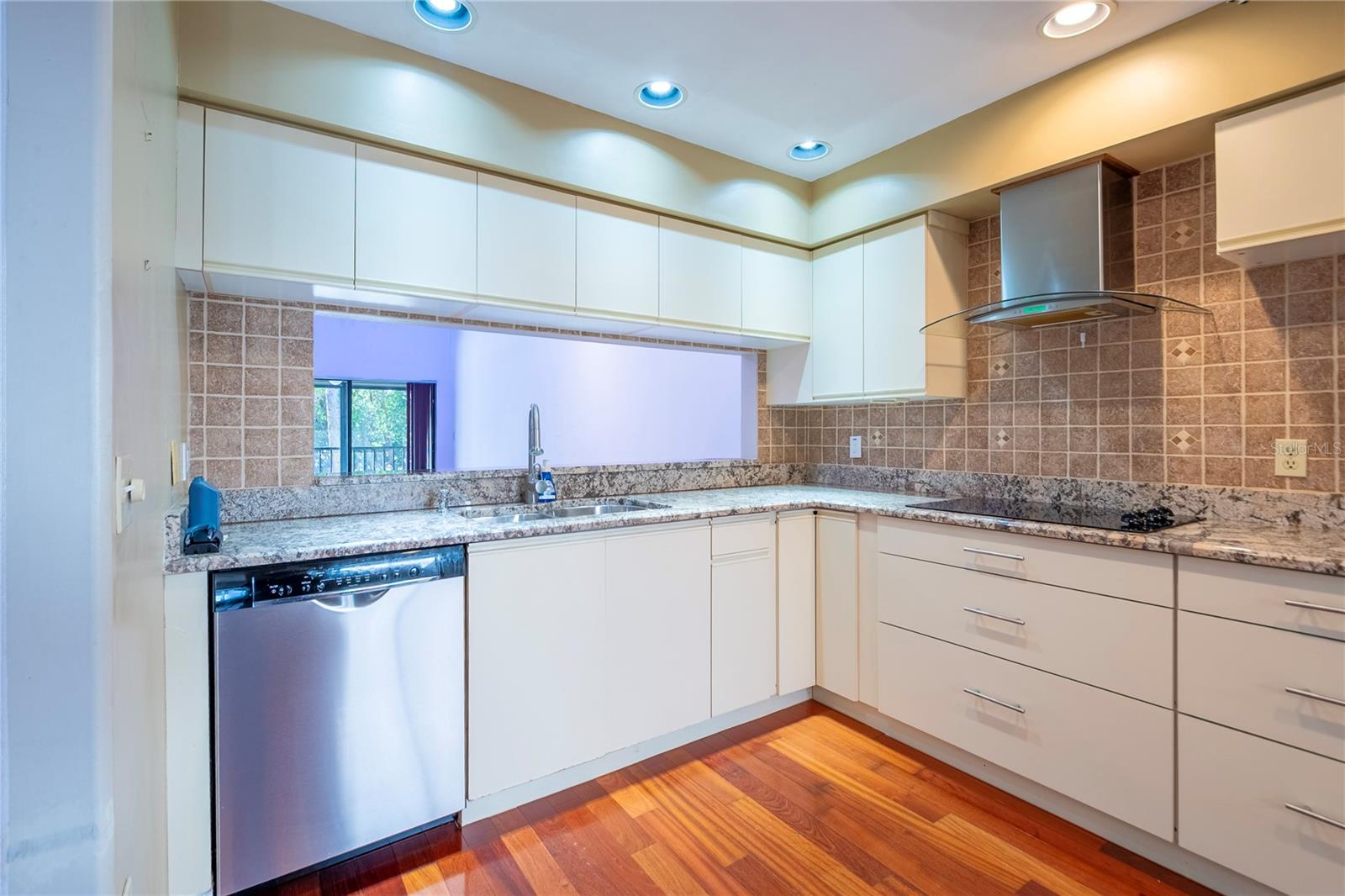 Image 9 of 53 For 1312 Pasadena Avenue S 16