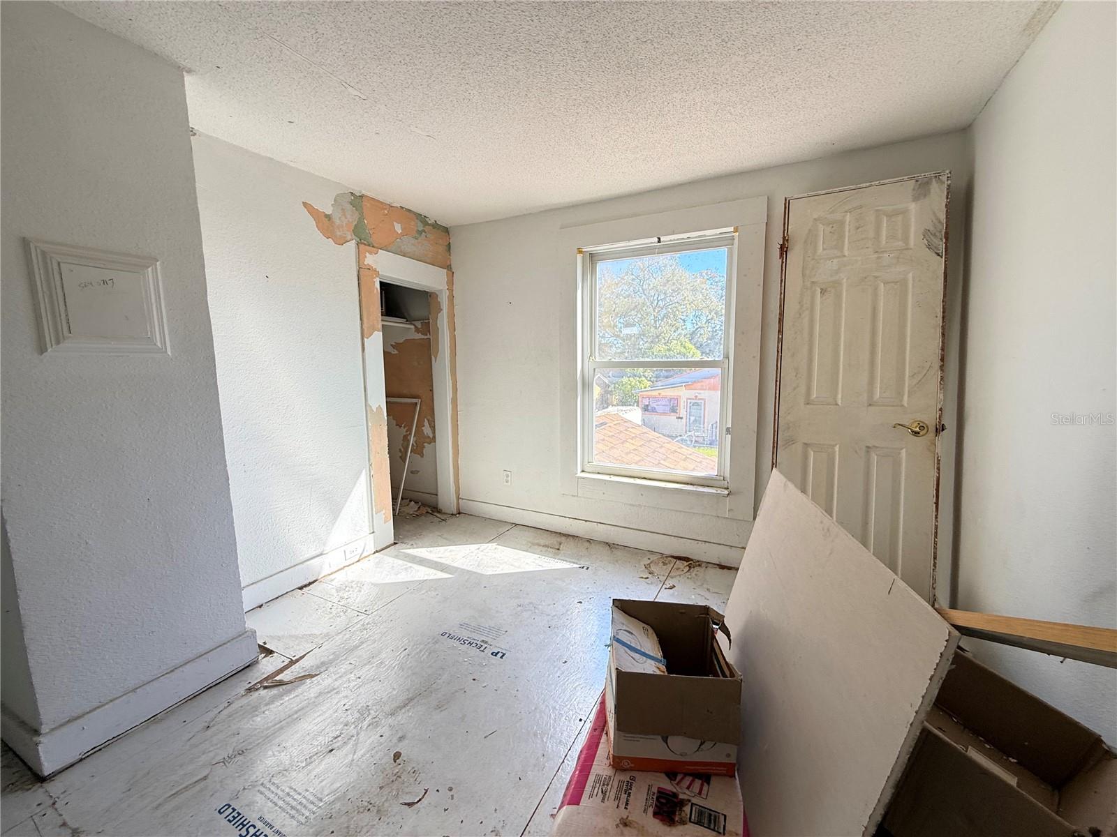 Image 11 of 38 For 2129 Union Street S