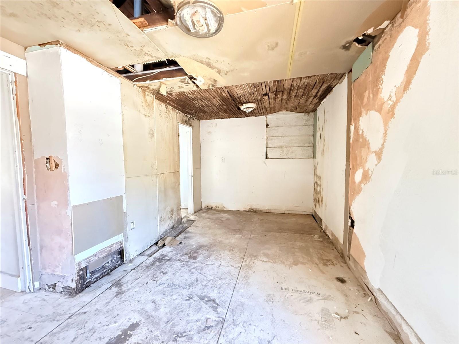 Image 16 of 38 For 2129 Union Street S