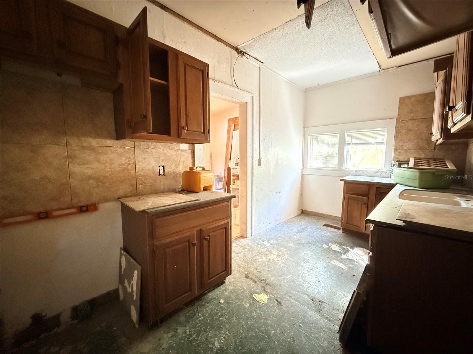 Image 24 of 38 For 2129 Union Street S