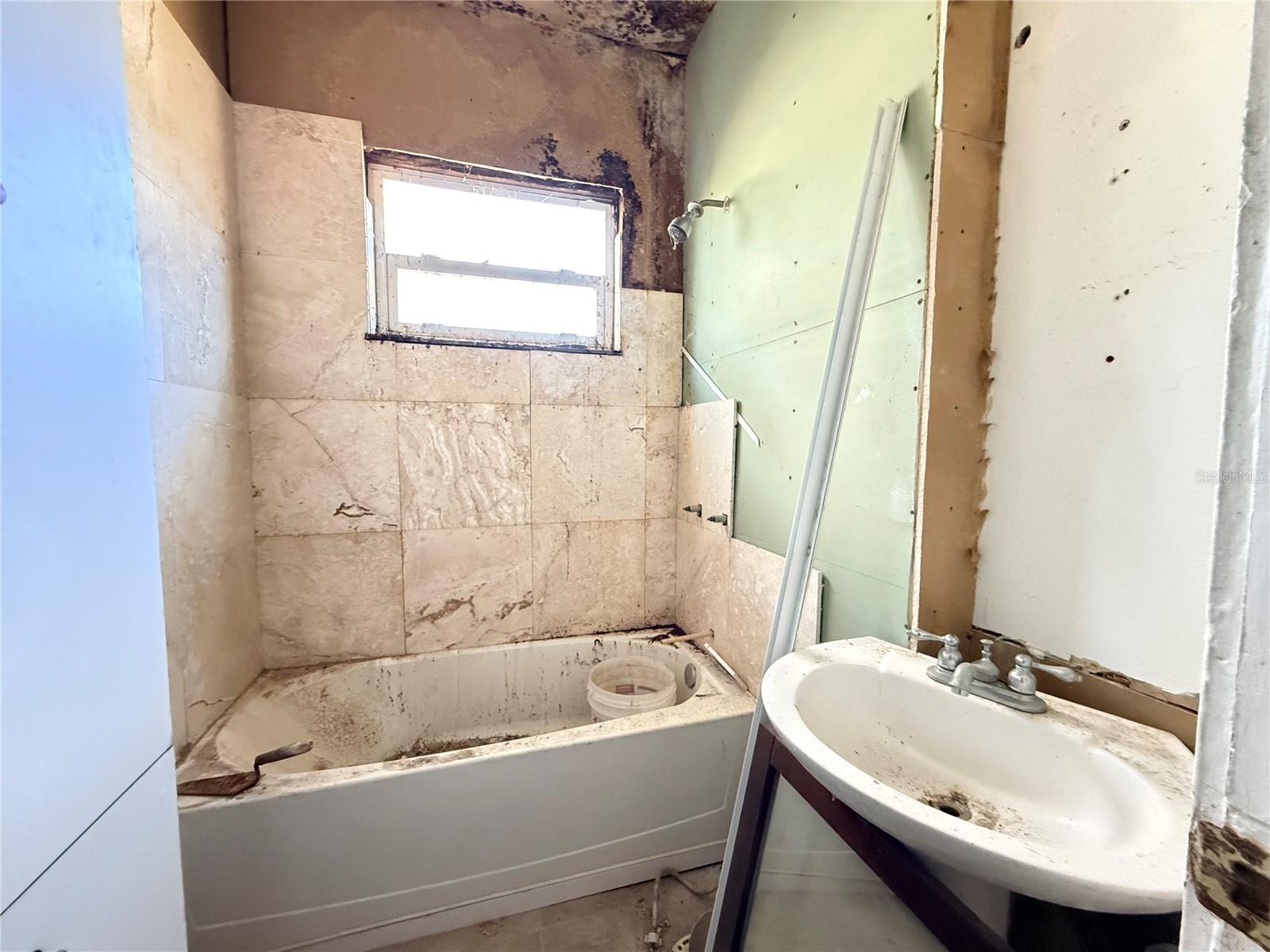 Image 31 of 38 For 2129 Union Street S