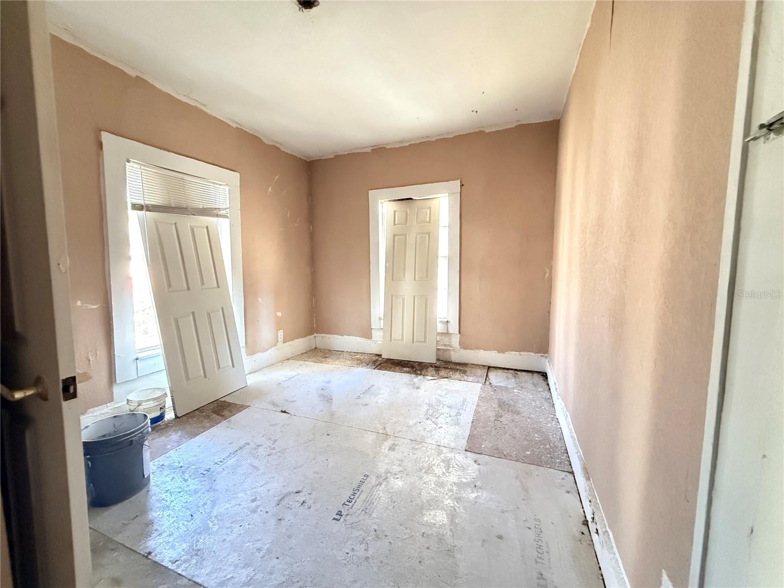 Image 34 of 38 For 2129 Union Street S