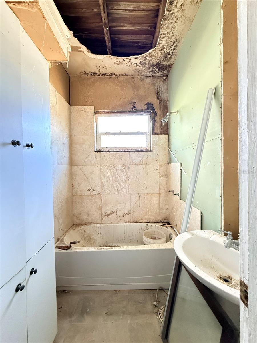 Image 10 of 37 For 2129 Union Street S