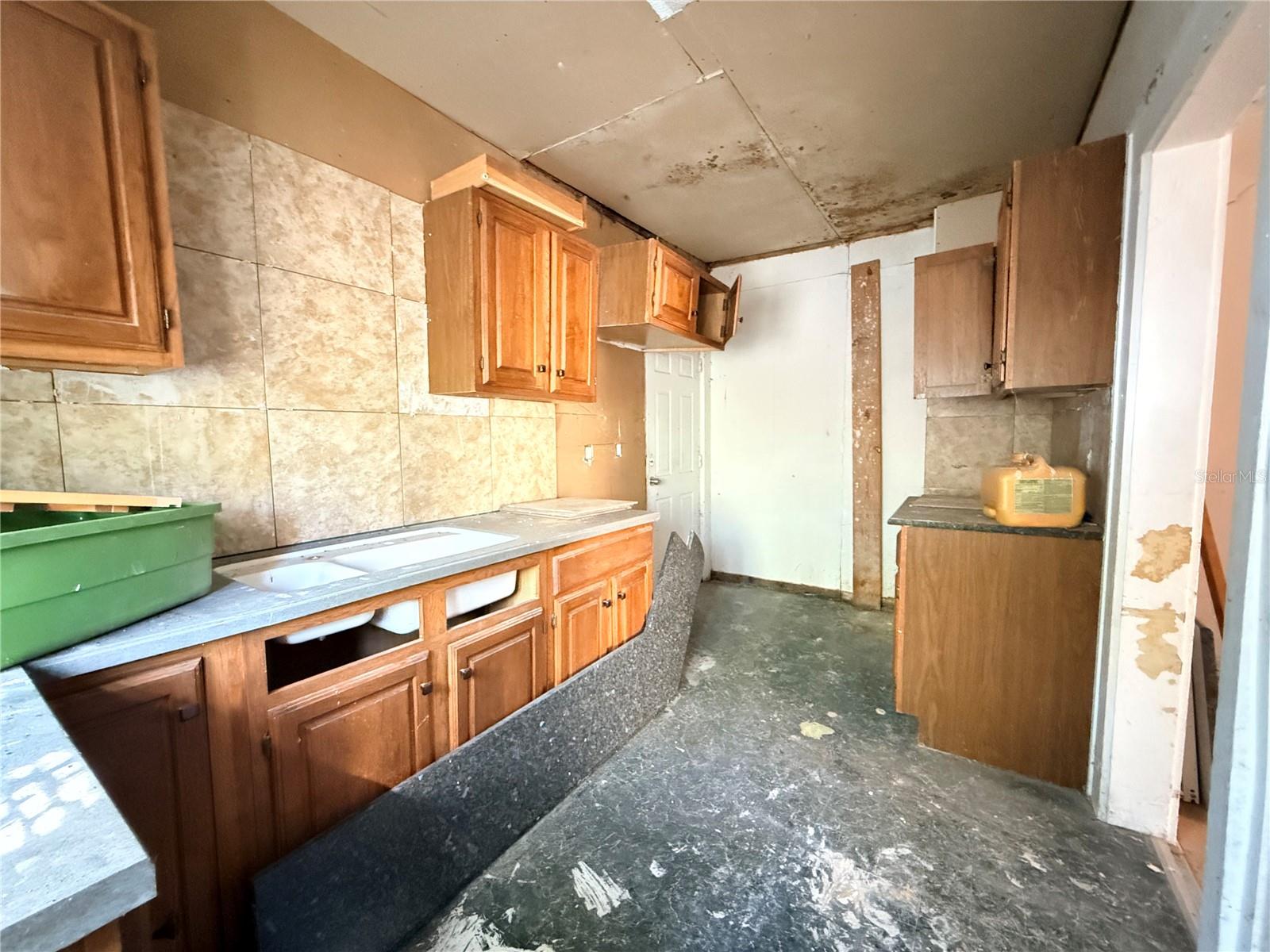 Image 17 of 37 For 2129 Union Street S