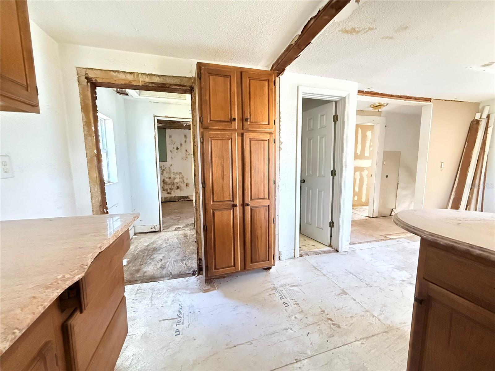 Image 21 of 37 For 2129 Union Street S