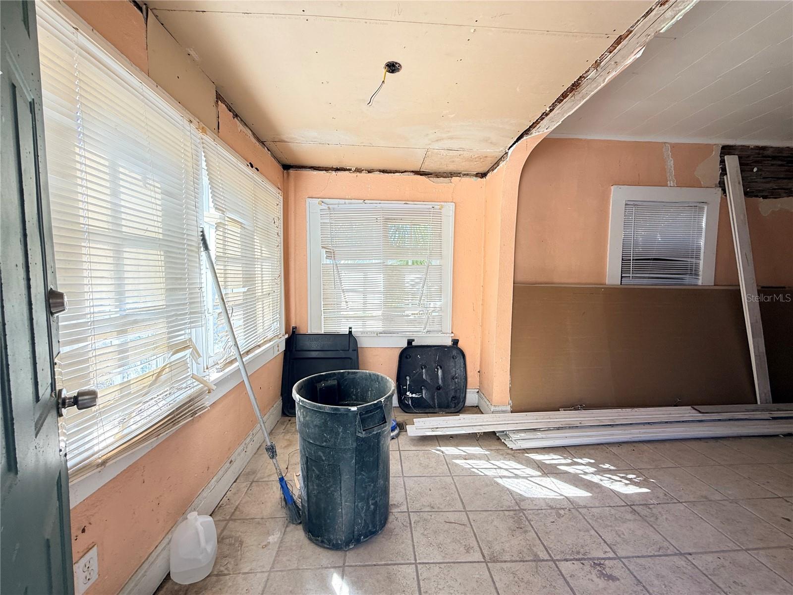 Image 3 of 37 For 2129 Union Street S