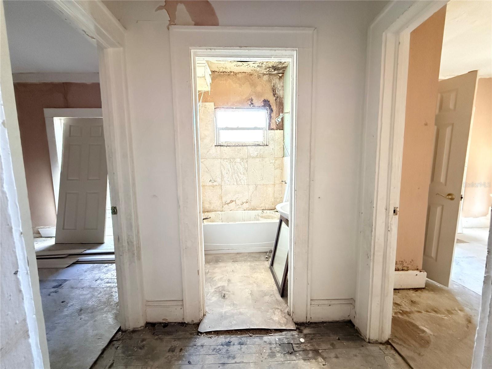 Image 8 of 37 For 2129 Union Street S