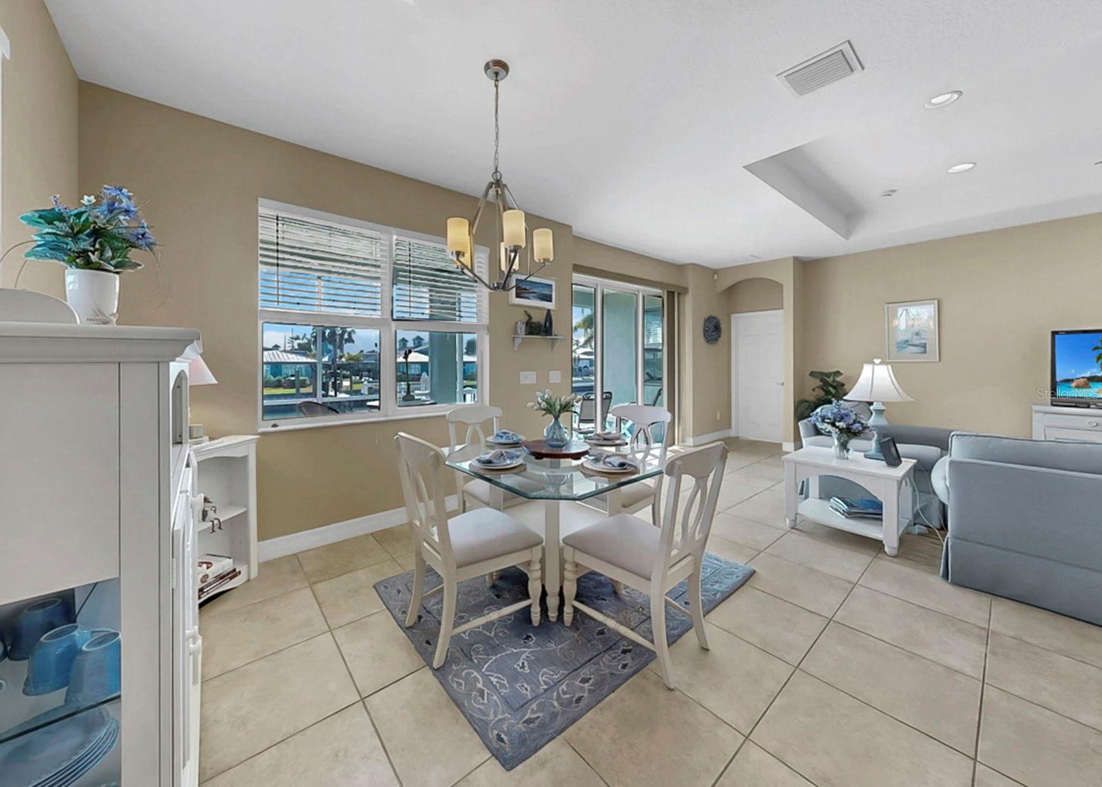 Image 18 of 41 For 916 Spindle Palm Way