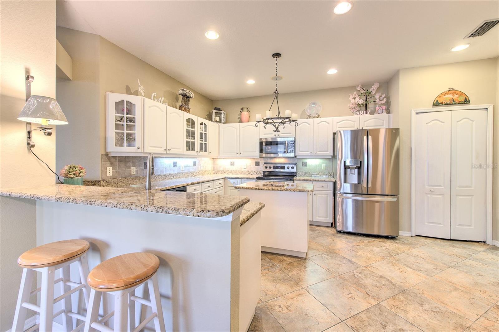 Listing photo id 8 for 5734 Heronpark Place