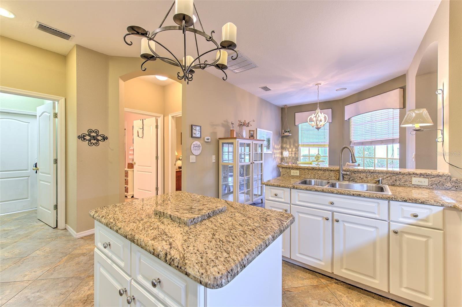 Listing photo id 9 for 5734 Heronpark Place