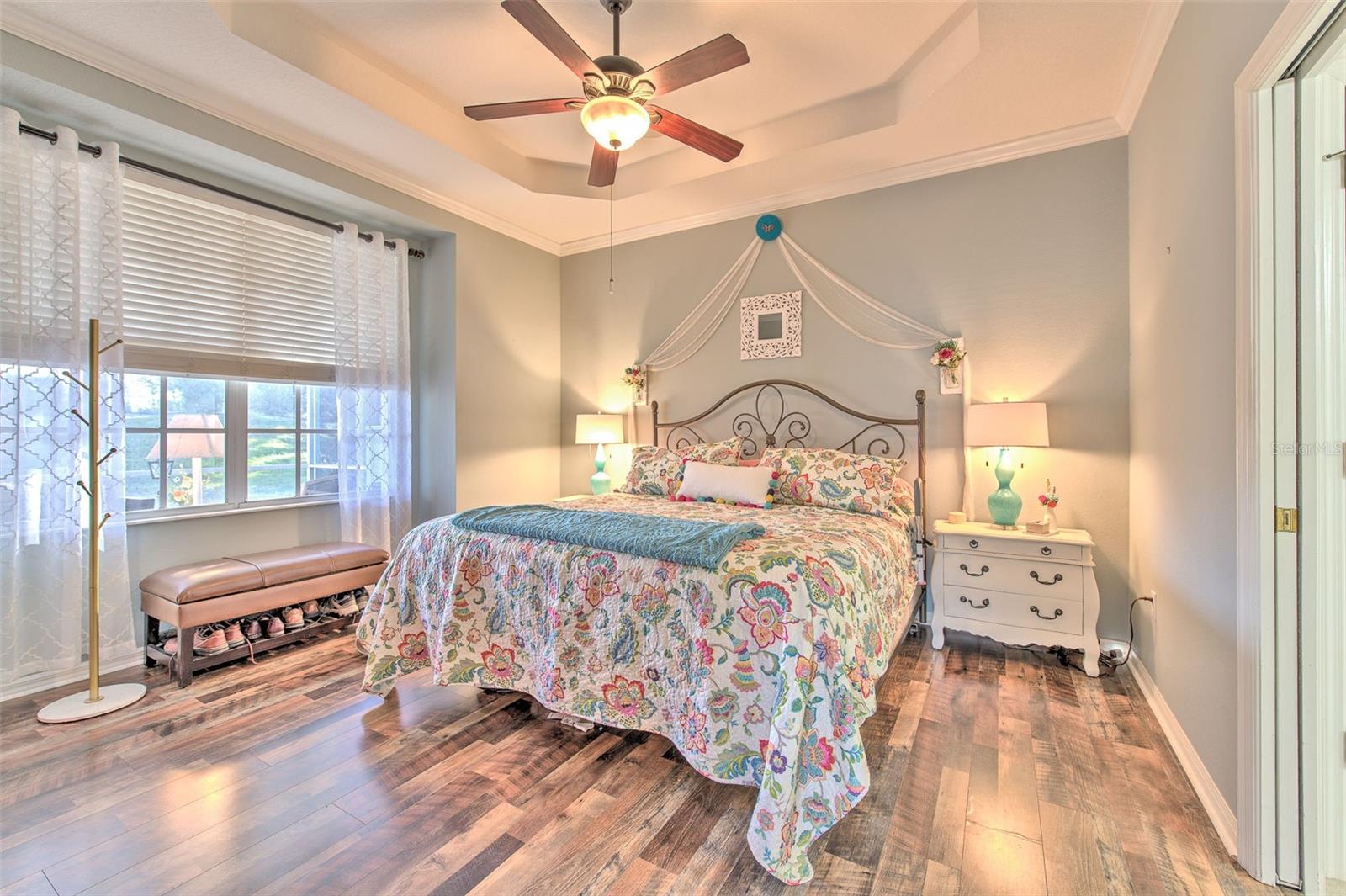 Listing photo id 11 for 5734 Heronpark Place