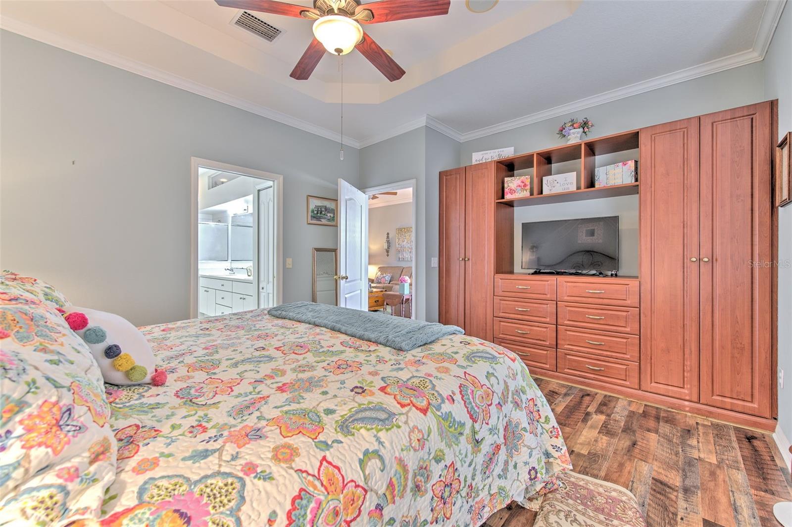 Listing photo id 12 for 5734 Heronpark Place