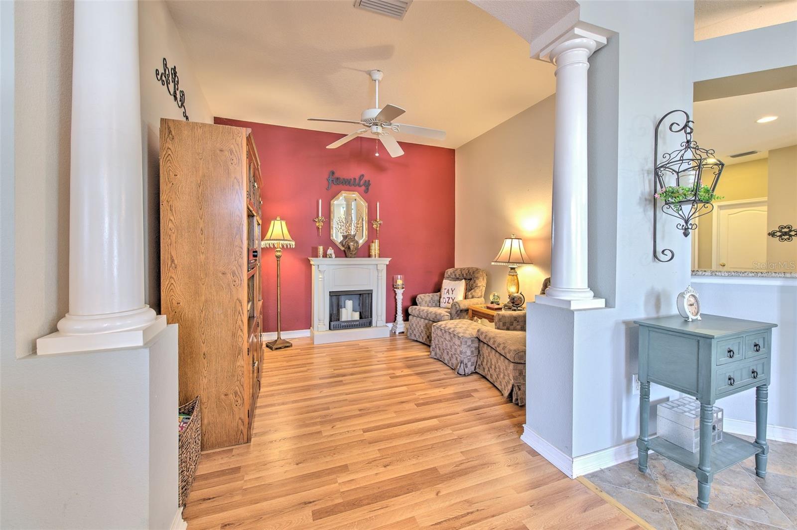 Listing photo id 4 for 5734 Heronpark Place