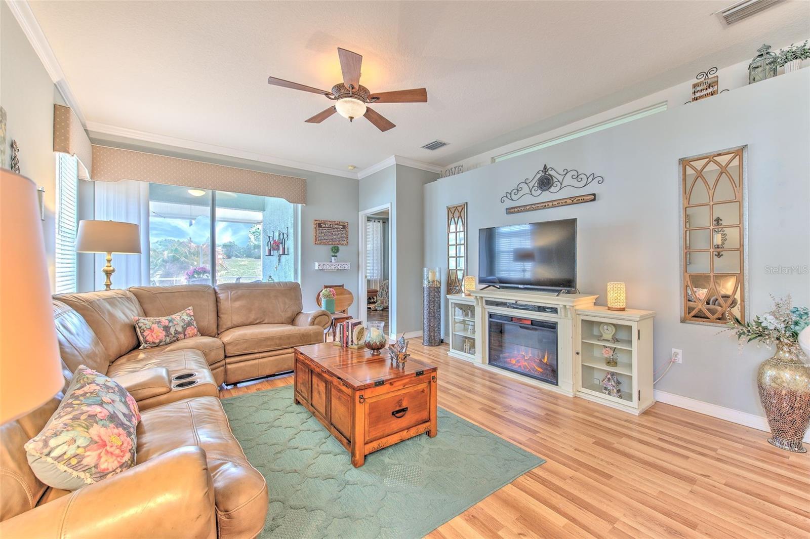 Listing photo id 5 for 5734 Heronpark Place